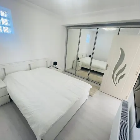 Apartament Cu 2 Apartment *
