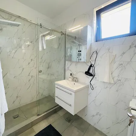 Apartament Cu 2 Apartment